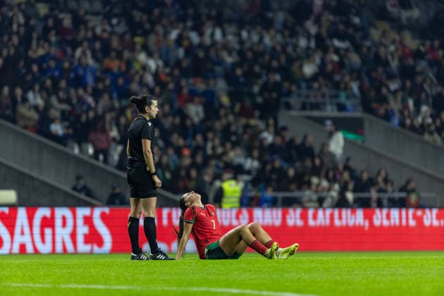 Kika Nazareth ( Portugal National Womens Team ) injury during the match between Portugal National Womens team and Netherlands National Womens team, friendly preparation game at Estadio Municipal de Braga on 28 November 2025. Braga Estadio Municipal de Braga Braga Portugal Copyright: xIMAGOx xPRIMExSPORTSxIMAGESx xFILIPExOLIVEIRAx