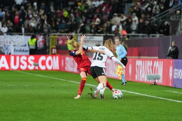 UEFA WOMEN S NATIONS LEAGUE Germany v Spain, 28 11 025 Duel between Olga Carmona Spain, 7 and Selina Cerci Germany, 15 UEFA WOMEN S NATIONS LEAGUE Germany v Spain, Fritz Walter Stadium, 28 11 025 DFB DFL REGULATIONS PROHIBIT ANY USE OF PHOTOGRAPHS AS IMAGE SEQUENCES AND OR QUASI VIDEO Copyright: xBEAUTIFULxSPORTS Boscox