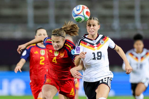 Irene Paredes Spain and Klara Buehl Germany battle for the ball, UEFA Women s Nations League 2025 Final First Leg, Germany v Spain, Fritz Walter Stadion, November 28, 2025 in Kaiserslautern, Germany Photo by Marco Steinbrenner DeFodi Images Irene Paredes Spain and Klara Buehl Germany battle for the ball, UEFA Women s Nations League 2025 Final First Leg, Germany v Spain, Fritz Walter Stadion, November 28, 2025 in Kaiserslautern, Germany Photo by Marco Steinbrenner DeFodi Images