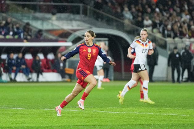 UEFA WOMEN S NATIONS LEAGUE Germany vs Spain, 28 11 025 Esther González Spain, 9 UEFA WOMEN S NATIONS LEAGUE Germany vs Spain, Fritz Walter Stadion, 28 11 025 DFB DFL REGULATIONS PROHIBIT ANY USE OF PHOTOGRAPHS AS IMAGE SEQUENCES AND OR QUASI VIDEO Copyright: xBEAUTIFULxSPORTS Boscox