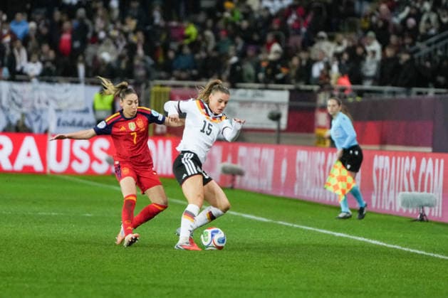 UEFA WOMEN S NATIONS LEAGUE Germany v Spain, 28 11 025 Duel between Olga Carmona Spain, 7 and Selina Cerci Germany, 15 UEFA WOMEN S NATIONS LEAGUE Germany v Spain, Fritz Walter Stadium, 28 11 025 DFB DFL REGULATIONS PROHIBIT ANY USE OF PHOTOGRAPHS AS IMAGE SEQUENCES AND OR QUASI VIDEO Copyright: xBEAUTIFULxSPORTS Boscox