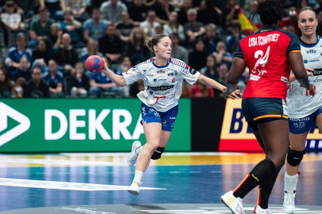 MITTÚN Jana (77 Faroe Islands) in action during the IHF Women s Handball World Championship, WM, Weltmeisterschaft game between Spain and Faroe Islands at the SWT Arena in Trier, Germany Copyright: xMartinxPitschx xSPPx Sportspressphoto_SPR66793