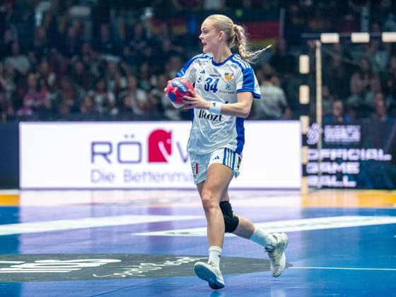 Alfa Bra Oddsdottir Hagalin Iceland, 34 on the ball, Serbia vs Iceland, Handball, World Championship, Women, Season 2025 2026, 28 11 2025, Serbia vs Iceland, Handball, World Championship, Women, Season 2025 2026, 28 11 2025 Stuttgart Copyright: xEibner-Pressefoto MichaelxSchmidx EP_MST
