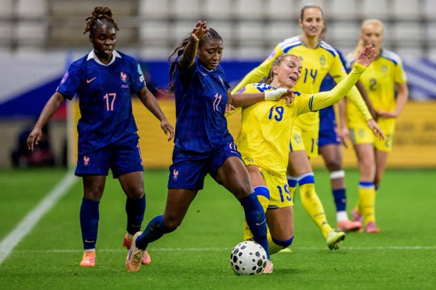 251128 Kadidiatou Diani of France and Johanna Rytting Kaneryd of Sweden during the Women s Nations League bronze medal football match between France and Sweden on November 28, 2025 in Reims Photo Ludvig Thunman BILDBYRAN code LT LT0755 fotboll football soccer fotball nations league uefa womens nations league frankrike sverige sweden dam bbeng  Copyright: LUDVIGxTHUNMAN BB251128LT088