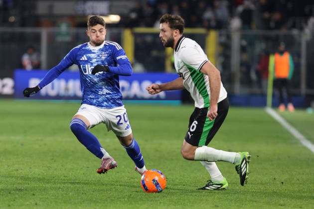 ComoÕs ComoÕs Martin Baturina during the Serie A soccer match between Como and Sassuolo at the Giuseppe Sinigaglia stadium in Como, north Italy - November 28, 2025 - Soccer.  Copyright: xAntonioxSaiai LaPressex