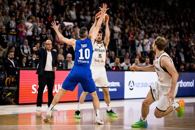 NEU-ULM, GERMANY - NOVEMBER 28: Jonas Mattisseck (Germany, 15) controls the ball against Bar Timor (Israel, 10) during the FIBA World Cup European Qualifiers match between Germany vs. Israel at Ratiopharm Arena on matchday 1 of the FIBA World Cup European Qualifiers on November 28, 2025 in Neu-Ulm, Germany. Baden-Württemberg Germany Copyright: xBEAUTIFULxSPORTS Wunderlx