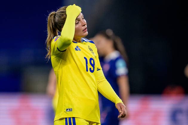 251128 Johanna Rytting Kaneryd of Sweden looks dejected during the Women s Nations League bronze medal football match between France and Sweden on November 28, 2025 in Reims Photo Ludvig Thunman BILDBYRAN code LT LT0755 fotboll football soccer fotball nations league uefa womens nations league frankrike sverige sweden dam bbeng depp  Copyright: LUDVIGxTHUNMAN BB251128LT103