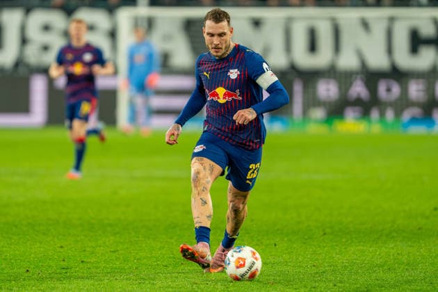 David Raum RB Leipzig, 22 VfL Borussia Moenchengladbach vs RB Leipzig, Football, 1 Bundesliga, Matchday 12, Season 2025 2026, 28 11 2025 DFL REGULATIONS PROHIBIT ANY USE OF PHOTOGRAPHS AS IMAGE SEQUENCES AND OR QUASI VIDEO VfL Borussia Moenchengladbach vs RB Leipzig, Football, 1 Bundesliga, Matchday 12, Season 2025 2026, 28 11 2025 Moenchengladbach Copyright: xEibner-Pressefoto J.xDerondeaux EP_JDU