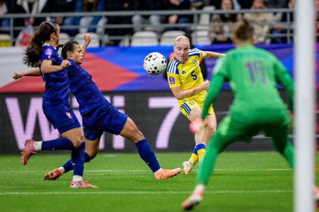 251128 Anna Sandberg of Sweden during the Women s Nations League bronze medal football match between France and Sweden on November 28, 2025 in Reims Photo Ludvig Thunman BILDBYRAN code LT LT0755 fotboll football soccer fotball nations league uefa womens nations league frankrike sverige sweden dam bbeng  Copyright: LUDVIGxTHUNMAN BB251128LT110