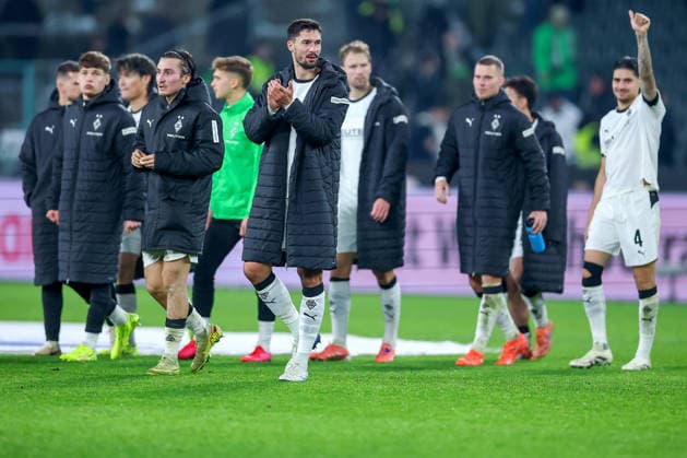 28 11 2025, Soccer, Borussia Mönchengladbach RB Leipzig, 1 Soccer Bundesliga, Matchday 12, Borussia Park, Season 2025 2026 Tim Kleindienst Borussia Mönchengladbach 11 clapping after the 0 0 draw DFB regulations prohibit any use of photographs as image sequences and or quasi video North Rhine-Westphalia Germany