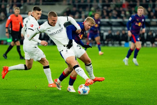 Bundesliga Borussia Mönchengladbach vs RB Leipzig Nico Elvide of Borussia Mönchengladbach ACTION during the Bundesliga match against RB Leipzig at Borussia-Park in Mönchengladbach, Germany, on November 28, 2025. Kick-off at 20:30. Copyright: xTaiseixIwamotox