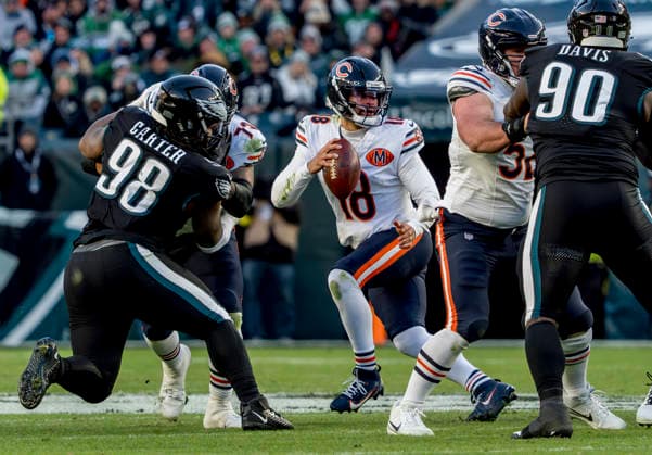 November 28, 2025, Philadelphia, Pa, USA: Chicago Bears quarterback Caleb Williams (18) scrambles for yardage during the NFL, American Football Herren, USA football matchup between the Chicago Bears and the Philadelphia Eagles at Lincoln Financial Field in Philadelphia, Pennsylvania on November 28, 2025. Cal Media Philadelphia USA - ZUMAcs17 20251128_faf_cs17_018 Copyright: xScottxSeriox