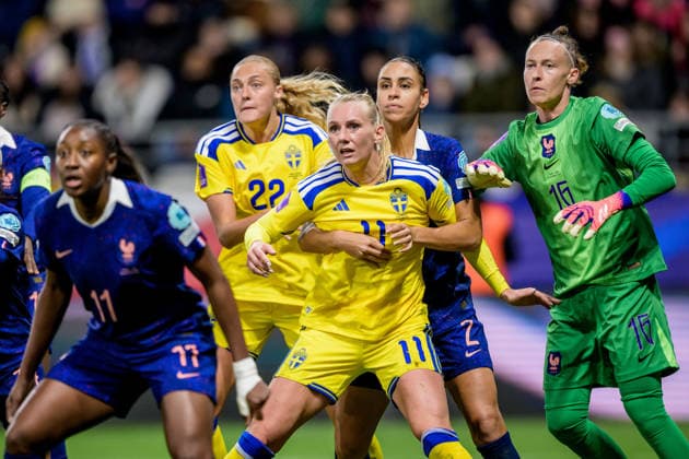 251128 Elma Junttila Nelhage and Stina Blackstenius of Sweden against Kadidiatou Diani, Maelle Lakrar and goalkeeper Pauline Peyraud Magnin of France during the Women s Nations League bronze medal football match between France and Sweden on November 28, 2025 in Reims Photo Ludvig Thunman BILDBYRAN kod LT LT0755 fotboll football soccer fotball nations league uefa womens nations league frankrike sverige sweden dam bbeng  Copyright: LUDVIGxTHUNMAN BB251128LT114