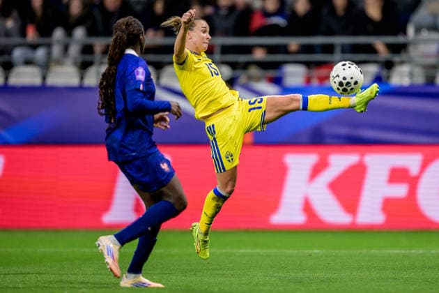 251128 Julia Zigiotti Olme of Sweden during the Women s Nations League bronze medal football match between France and Sweden on November 28, 2025 in Reims Photo Ludvig Thunman BILDBYRAN code LT LT0755 fotboll football soccer fotball nations league uefa womens nations league frankrike sverige sweden dam bbeng  Copyright: LUDVIGxTHUNMAN BB251128LT118