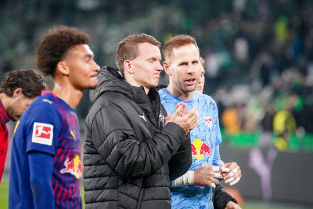 Germany Soccer Bundesliga 2025 26, 12 Matchday Borussia Mönchengladbach vs RB Leipzig Borussia Park Mönchengladbach PÃ ter Gulacsi Peter Gulacsi RB Leipzig, 1 after the match Mönchengladbach North Rhine-Westphalia Germany Copyright: xJOERANxSTEINSIEKx