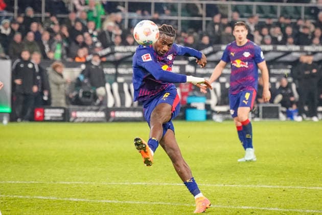 Germany Soccer Bundesliga 2025 26, 12 Matchday Borussia Mönchengladbach vs RB Leipzig Borussia Park Mönchengladbach Ezechiel Banzuzi RB Leipzig, 6 Mönchengladbach North Rhine-Westphalia Germany Copyright: xJOERANxSTEINSIEKx