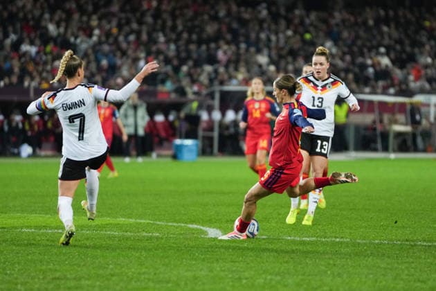 UEFA WOMEN S NATIONS LEAGUE Germany v Spain, 28 11 025 Esther González Spain, 9 with a finish, Giulia Gwinn Germany, 7 trying to save UEFA WOMEN S NATIONS LEAGUE Germany v Spain, Fritz Walter Stadion, 28 11 025 DFB DFL REGULATIONS PROHIBIT ANY USE OF PHOTOGRAPHS AS IMAGE SEQUENCES AND OR QUASI VIDEO Copyright: xBEAUTIFULxSPORTS Boscox
