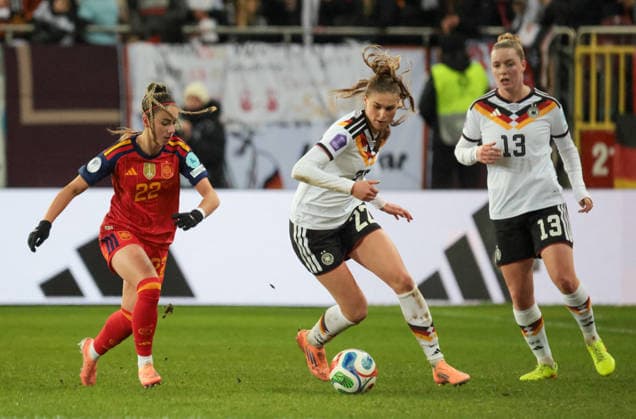 28 11 2025, xhettx, Football UEFA Women s Nations League Final First Leg , Germany Spain v l Athenea Spain, 22 , Jule Brand Germany, 22 and Alara Germany, 13 DFL DFB REGULATIONS PROHIBIT ANY USE OF PHOTOGRAPHS as IMAGE SEQUENCES and or QUASI VIDEO Kaiserslautern