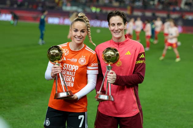 28 11 2025, xhettx, Football UEFA Women s Nations League Final First Leg , Germany Spain v l Honoring Giulia Gwinn Germany, 7 and Ann Katrin Berger Germany, 1 DFL DFB REGULATIONS PROHIBIT ANY USE OF PHOTOGRAPHS as IMAGE SEQUENCES and or QUASI VIDEO Kaiserslautern