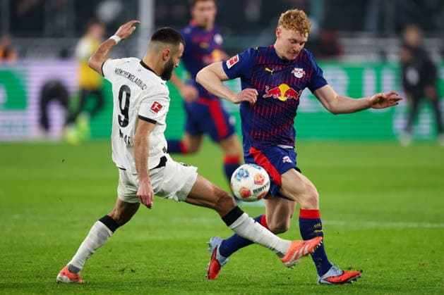 2025-11-28 Borussia Monchengladbach v RB Leipzig - Bundesliga MOENCHENGLADBACH, GERMANY - NOVEMBER 28: Franck Honorat of Borussia Monchengladbach battles for the ball with Nicolas Seiwald of RB Leipzig during the Bundesliga match between Borussia Monchengladbach and RB Leipzig at Borussia-Park on November 28, 2025 in Moenchengladbach, Germany. Moenchengladbach Borussia-Park Germany Content not available for redistribution in The Netherlands directly or indirectly through any third parties. Copyright: xJorisxVerwijstx
