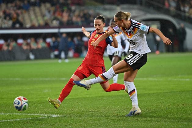 Kaiserslautern, Fritz Walter Stadion, 28 11 25, GER, Frauen, UEFA Women s Nations Leaugue, Finale 2025, Deutschland Spanien Bild Klara Bühl Deutschland,19 Torschuss UEFA regulations prohibit any use of photographs as image sequences and or quasi video Rheinland Pfalz Germany