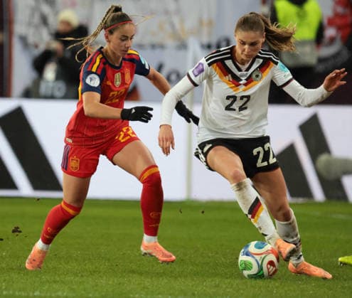 28 11 2025, xhettx, Football UEFA Women s Nations League Final First Leg , Germany Spain v l Athenea Spain, 22 , Jule Brand Germany, 22 DFL DFB REGULATIONS PROHIBIT ANY USE OF PHOTOGRAPHS as IMAGE SEQUENCES and or QUASI VIDEO Kaiserslautern