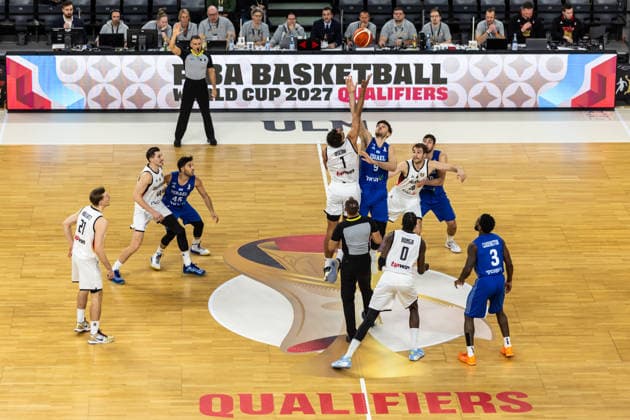 GER, FIBA Basketball World Cup 2027, European Qualifiers, Germany Israel 28 11 2025, Ratiopharm Arena, Neu Ulm, GER, FIBA Basketball World Cup 2027, European Qualifiers, Germany Israel Tip off, Oscar da Silva Germany, No1 , Roman Sorkin Israel, No9 Â Photo Alexander Trienitz Neu Ulm Ratiopharm Arena Bayern Germany