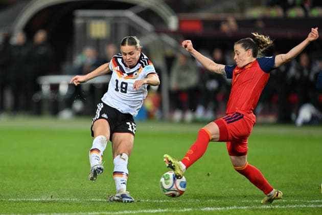 Kaiserslautern, Fritz Walter Stadion, 28 11 25, GER, Frauen, UEFA Women s Nations Leaugue, Finale 2025, Deutschland Spanien Bild Klara Bühl Deutschland,19 Torschuss UEFA regulations prohibit any use of photographs as image sequences and or quasi video Rheinland Pfalz Germany