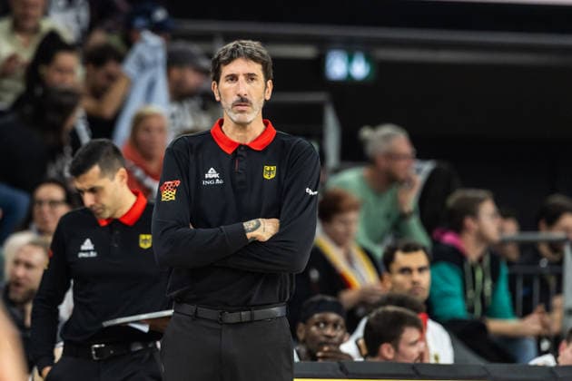 GER, FIBA Basketball World Cup 2027, European Qualifiers, Germany Israel 28 11 2025, Ratiopharm Arena, Neu Ulm, GER, FIBA Basketball World Cup 2027, European Qualifiers, Germany Israel Ãlex Mumbru Trainer, Germany  Photo Alexander Trienitz Neu Ulm Ratiopharm Arena Bayern Germany