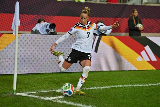 Kaiserslautern, Fritz Walter Stadion, 28 11 25, GER, Women, UEFA Women s Nations Leaugue, Final 2025, Germany Spain Picture Giulia Gwinn Germany,7 at corner kick UEFA regulations prohibit any use of photographs as image sequences and or quasi video Rheinland Pfalz Germany