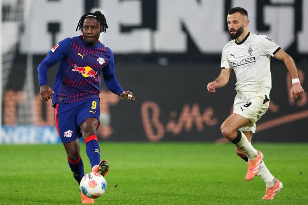 2025-11-28 Borussia Monchengladbach v RB Leipzig - Bundesliga MOENCHENGLADBACH, GERMANY - NOVEMBER 28: Johan Bakayoko of RB Leipzig passes the ball during the Bundesliga match between Borussia Monchengladbach and RB Leipzig at Borussia-Park on November 28, 2025 in Moenchengladbach, Germany. Moenchengladbach Borussia-Park Germany Content not available for redistribution in The Netherlands directly or indirectly through any third parties. Copyright: xJorisxVerwijstx