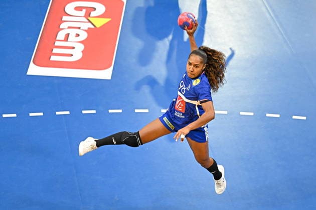 2025.11.28 s-Hertogenbosch pilka reczna kobiet Mistrzostwa Swiata Francja - Tunezja N z Suzanne Wajoka Foto Lukasz Laskowski PressFocus 2025.11.28 s-Hertogenbosch IHF WomenÕs Handball World Championship, WM, Weltmeisterschaft France v Tunisia Suzanne Wajoka Credit: Lukasz Laskowski PressFocus NEWSPIX.PL --- newspix.pl 