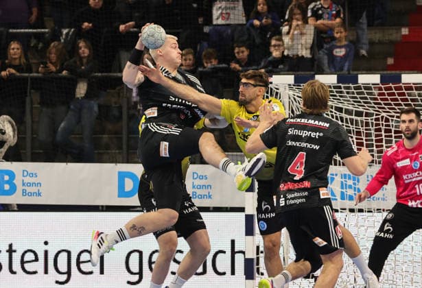 28 11 2025 Handball 1 Bundesliga DAIKIN HBL Season 2025 2026 14 Matchday HC Erlangen Metropolregion Nürnberg HCE TVB Stuttgart DaMa xdaxmax Marek Nissen 6, HC Erlangen HCE Antonio Serradilla 5, TVB 1898 Stuttgart