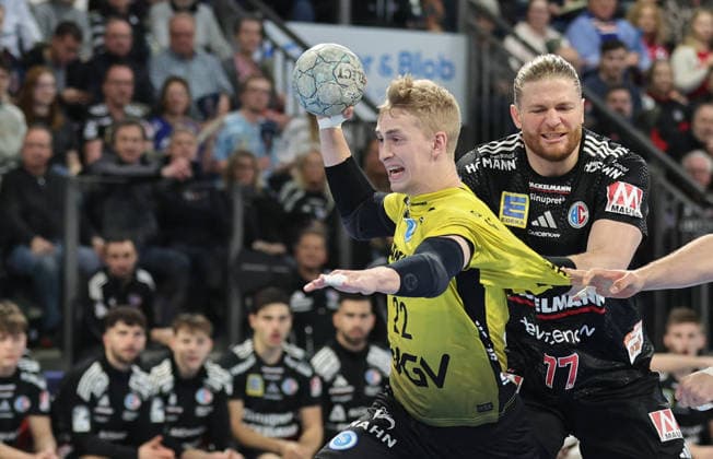 28 11 2025 Handball 1 Bundesliga DAIKIN HBL Season 2025 2026 14 Matchday HC Erlangen Metropolregion Nürnberg HCE TVB Stuttgart DaMa xdaxmax Torben Matzken 22, TVB 1898 Stuttgart Maciej Gebala 77, HC Erlangen HCE