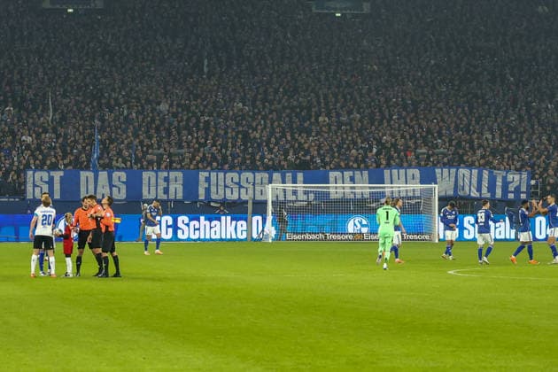 Gelsenkirchen, Veltins Arena, 28 11 25, GER, Men, 2 Bundesliga, Season 2025 2026, FC Schalke 04 SC Paderborn 07, Banner Schalke 04 Fans DFB DFL REGULATIONS PROHIBIT ANY USE OF PHOTOGRAPHS AS IMAGE SEQUENCES AND OR QUASI VIDEO Copyright: JoachimxBywaletz xJB-Sportfoto
