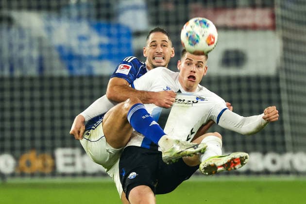 Gelsenkirchen, Veltins Arena, 28 11 25, GER, Men, 2 Bundesliga, Season 2025 2026, FC Schalke 04 SC Paderborn 07, Nikola Katic FC Schalke 04 and Steffen Tigges SC Paderborn 07 in a duel, DFB DFL REGULATIONS PROHIBIT ANY USE OF PHOTOGRAPHS AS IMAGE SEQUENCES AND OR QUASI VIDEO Copyright: JoachimxBywaletz xJB-Sportfoto