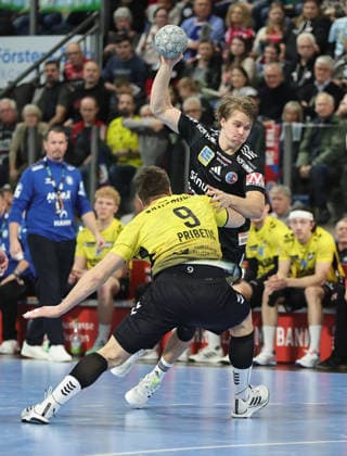 28 11 2025 Handball 1 Bundesliga DAIKIN HBL Season 2025 2026 14 Matchday HC Erlangen Metropolregion Nürnberg HCE TVB Stuttgart DaMa xdaxmax Gianfranco Pribetic 9, TVB 1898 Stuttgart Andri Mar Runarsson 4, HC Erlangen HCE