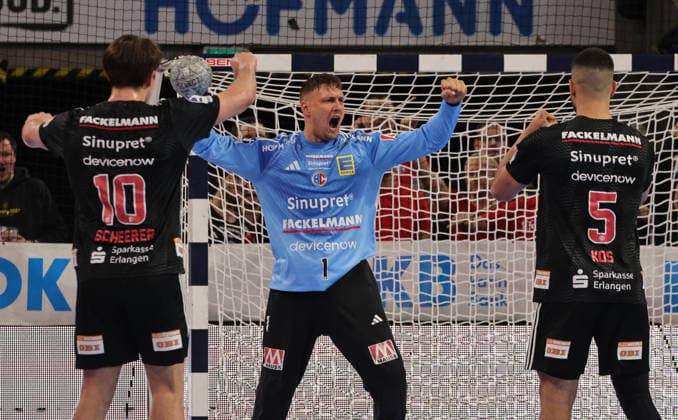 28 11 2025 Handball 1 Bundesliga DAIKIN HBL Season 2025 2026 14 Matchday HC Erlangen Metropolregion Nuremberg HCE TVB Stuttgart DaMa xdaxmax Dario Quenstedt 1, HC Erlangen HCE rejoices joy cheers jubilation