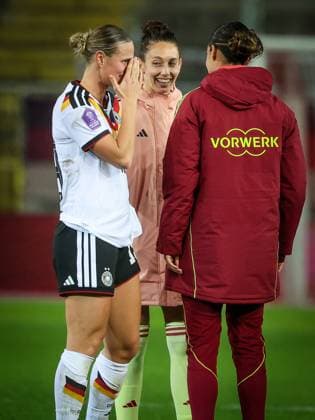 Klara Buehl 19 Germany in conversation after the match, Germany vs Spain, Football, Women, UEFA, Women™s Nations League, Season 2025 2026, Final Round 1 of 2, 28 11 2025 Kaiserslautern Rhineland-Palatinate Germany Copyright: xkolbert-press MartinxAgüerax