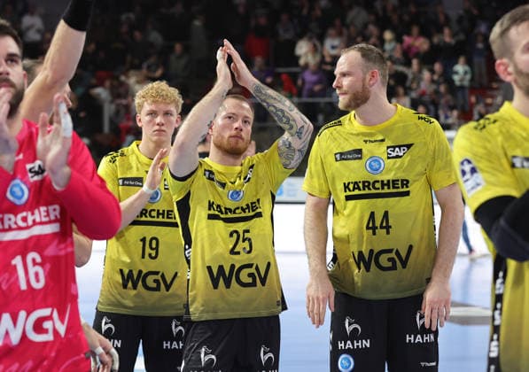 28 11 2025 Handball 1 Bundesliga DAIKIN HBL Season 2025 2026 14 Matchday HC Erlangen Metropolregion Nuremberg HCE TVB Stuttgart DaMa xdaxmax Max Heydecke 19, TVB 1898 Stuttgart Patrick Zieker 25, TVB 1898 Stuttgart Lenny Rubin 44, TVB 1898 Stuttgart disappointed Disappointment after the end of the match