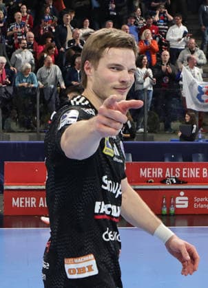 28 11 2025 Handball 1 Bundesliga DAIKIN HBL Season 2025 2026 14 Matchday HC Erlangen Metropolitan Region Nuremberg HCE TVB Stuttgart DaMa xdaxmax Cheers of joy at the end of the match Christopher Bissel 21, HC Erlangen HCE