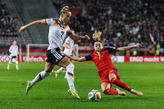 Giulia Gwinn Germany in duel with Olga Carmona Garcia Spain , Germany vs Spain Football, UEFA Womens Nations League, Final, Season 2025 2026, 28 11 2025 Germany vs Spain Football, UEFA Womens Nations League, Final, Season 2025 2026, 28 11 2025 Copyright: xEibner-Pressefoto AlexanderxNeisx EP_ANS