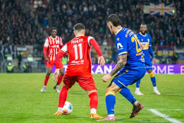 GER, Erfurt, Soccer, Regionalliga Nordost, Matchday 17, FC Rot Weiß Erfurt vs FC Carl Zeiss Jena pictured from l Stanislav Fehler FC Rot Weiß Erfurt 11 , duel, 28 11 2025, Steigerwaldstadion Erfurt DFB REGULATIONS PROHIBIT ANY USE OF PHOTOGRAPHS AS IMAGE SEQUENCES AND OR QUASI VIDEO, Copyright: HMBxMedia PaulxFritz