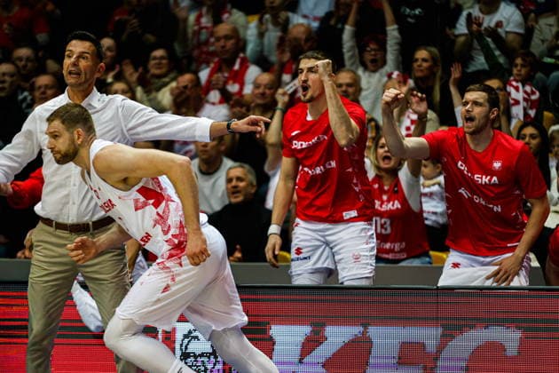 GDYNIA 28.11.2025 KWALIFIKACJE DO MISTRZOSTW SWIATA QUATAR 2027 MEZCZYZN MECZ: POLSKA - AUSTRIA WORLD CUP EUROPEAN QUALIFIERS QUATAR 2027 MENS GAME NZ radosc celebration cieszynka , lawka bench , trener coach Igor Milicic , Michal Sokolowski , Tomasz Gielo , Jakub Garbacz , FOT. KRZYSZTOF POLACZYK 058SPORT.PL NEWSPIX.PL --- newspix.pl 