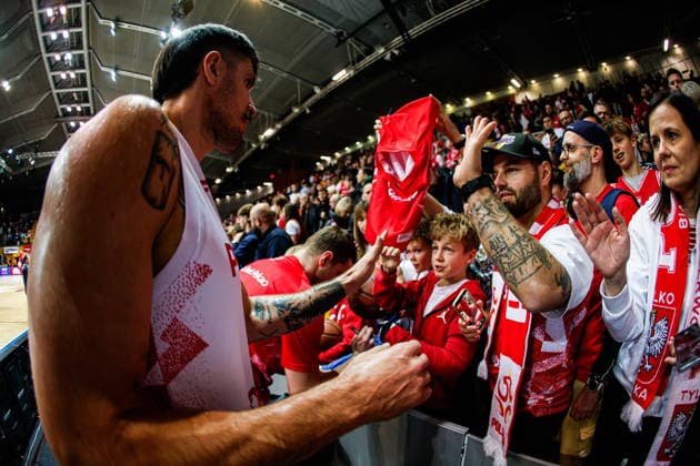 GDYNIA 28.11.2025 KWALIFIKACJE DO MISTRZOSTW SWIATA QUATAR 2027 MEZCZYZN MECZ: POLSKA - AUSTRIA WORLD CUP EUROPEAN QUALIFIERS QUATAR 2027 MENS GAME NZ Dominik Olejniczak , radosc celebration cieszynka , kibice fans supporters , FOT. KRZYSZTOF POLACZYK 058SPORT.PL NEWSPIX.PL --- newspix.pl 