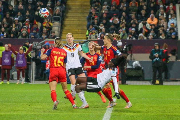 28 11 2025, xgrfx, Football UEFA Women s Nations League Final First Leg , Germany Spain v l Mapi Leon Spain , Nicole Anyomi German Women s National Team DFL DFB REGULATIONS PROHIBIT ANY USE OF PHOTOGRAPHS as IMAGE SEQUENCES and or QUASI VIDEO Kaiserslautern