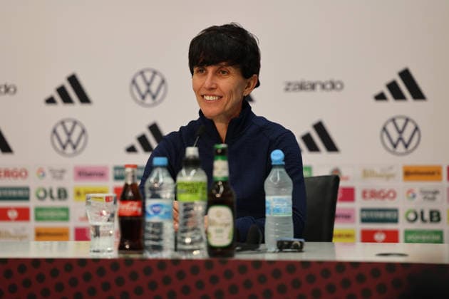 28 11 2025, Football, Women, UEFA Women s Nations League Final 2025, Germany Spain, Coach Sonia Bermudez Spain Kaiserslautern Fritz Walter Stadium Rhineland-Palatinate Germany DEU Copyright: xSebastianxBachx