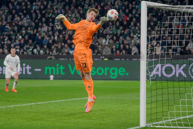 Moritz Nicolas Moenchengladbach 33 thwarts Leipzig goal chance 28 11 2025 Soccer Borussia Moenchengladbach vs RB Leipzig, Borussia Park, Moenchengladbach, DFB DFL REGULATIONS PROHIBIT ANY USE OF PHOTOGRAPHS AS IMAGE SEQUENCES AND OR QUASI VIDEO Copyright: xpepphotox xHorstxMauelshagenx pep00321, pep_20251128_hm_211139