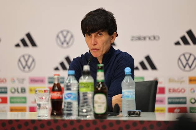 28 11 2025, Football, Women, UEFA Women s Nations League Final 2025, Germany Spain, Coach Sonia Bermudez Spain Kaiserslautern Fritz Walter Stadium Rhineland-Palatinate Germany DEU Copyright: xSebastianxBachx