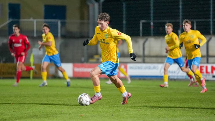 Soccer, Men, Season 2025 2026, Regionalliga Nordost, Matchday 17, FSV 63 Luckenwalde vs ZFC Meuselwitz, Friday 28 11 2025, Werner Seelenbinder Stadion Luckenwalde, In the picture Len Neumann Luckenwalde Brandenburg Germany